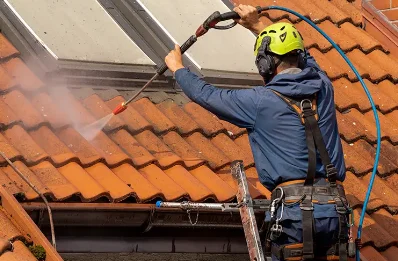 Démoussage et hydrofuge de toiture à Albiez-Montrond